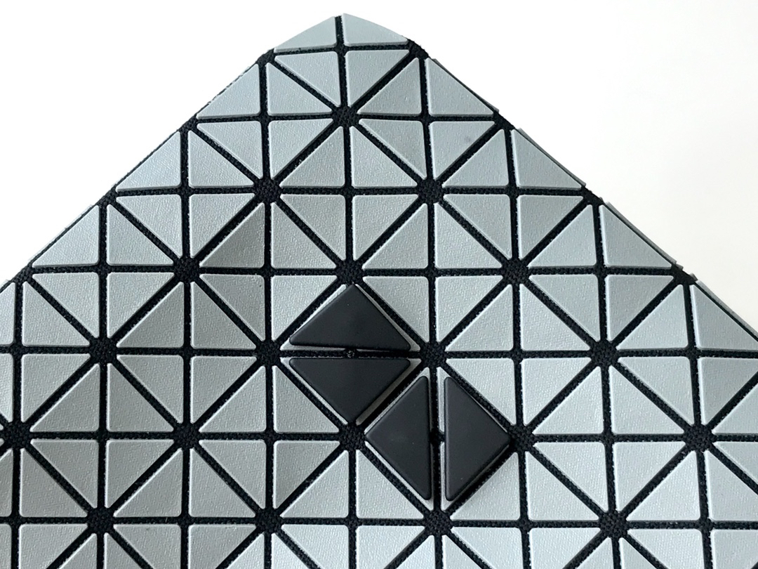 イッセイ・ミヤケ「Issey Miyake」シリコーン素材 通勤トートバッグ