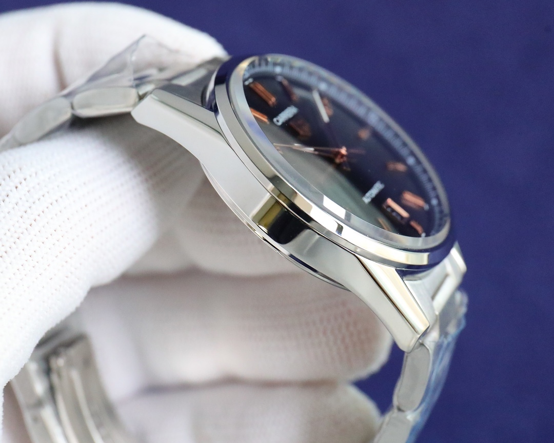 タグ・ホイヤー「TAG Heuer」 カレラ クロノグラフ カレンダー メンズウォッチ40MM