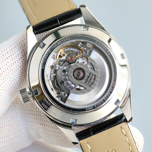 タグ・ホイヤー「TAG Heuer」カレラ カレンダー メンズウォッチ40MM