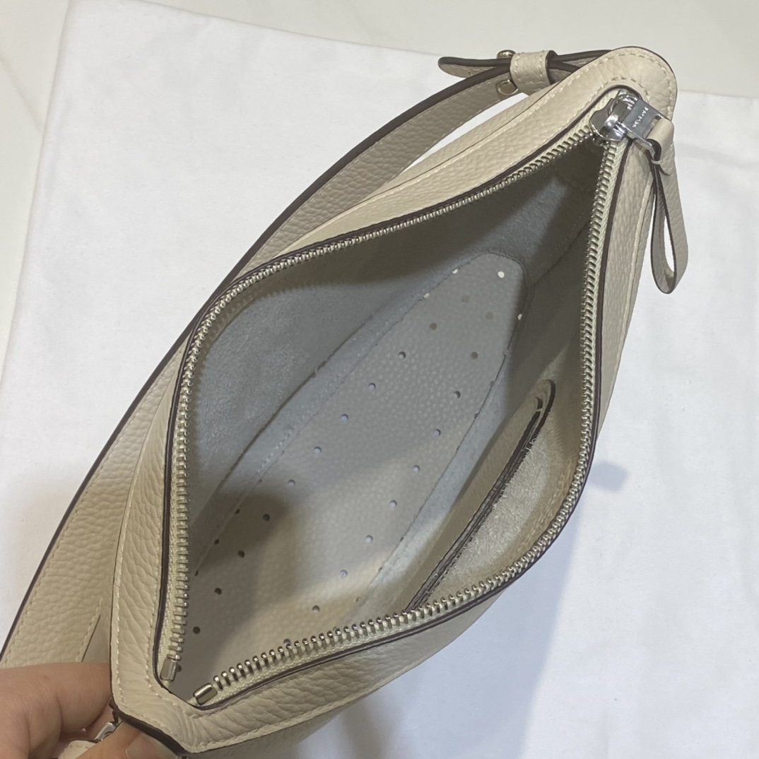 デルヴォー「Delvaux」ショルダーバッグ