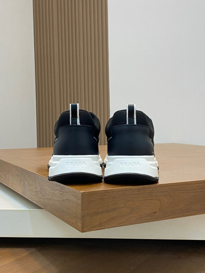 プラダ［Prada］Downtown レザースニーカー