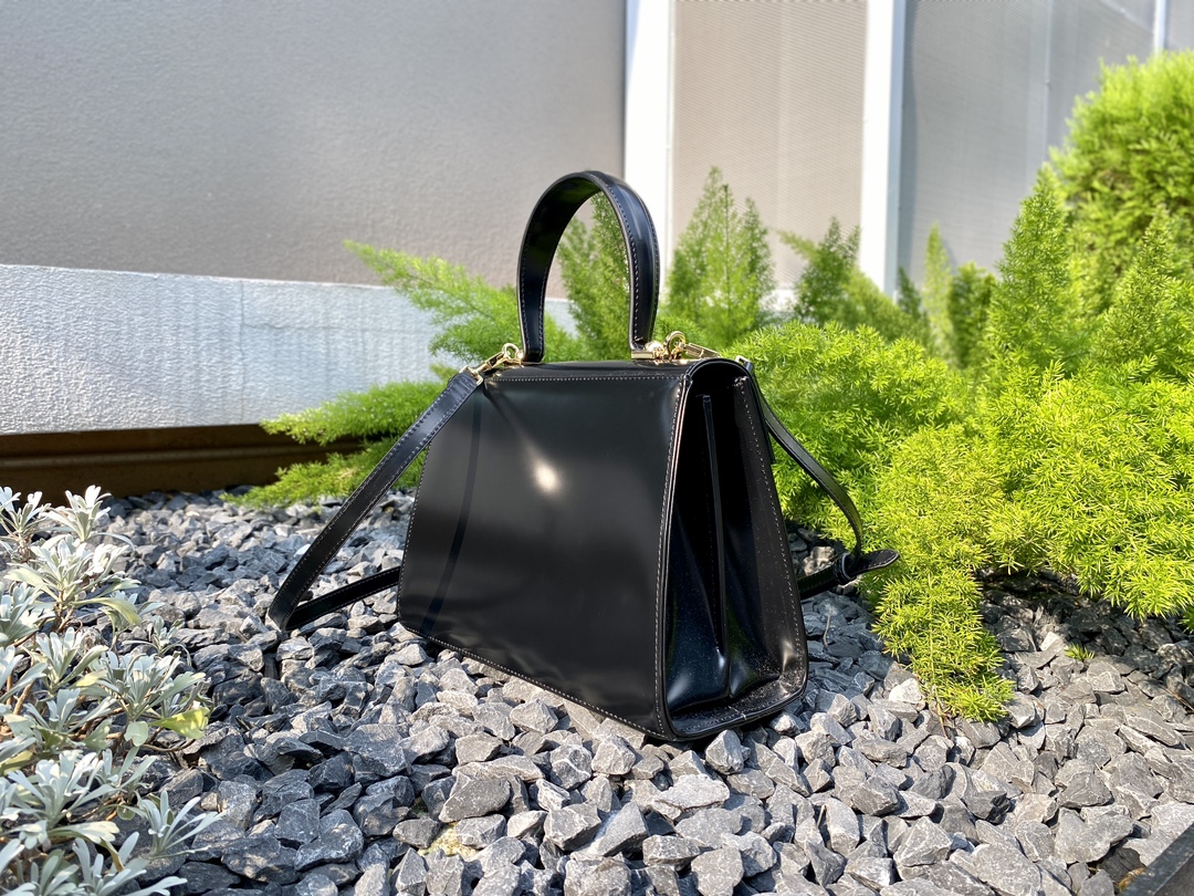 フェラガモ「Ferragamo」ミュージアムコレクション レトロラージトートバッグ