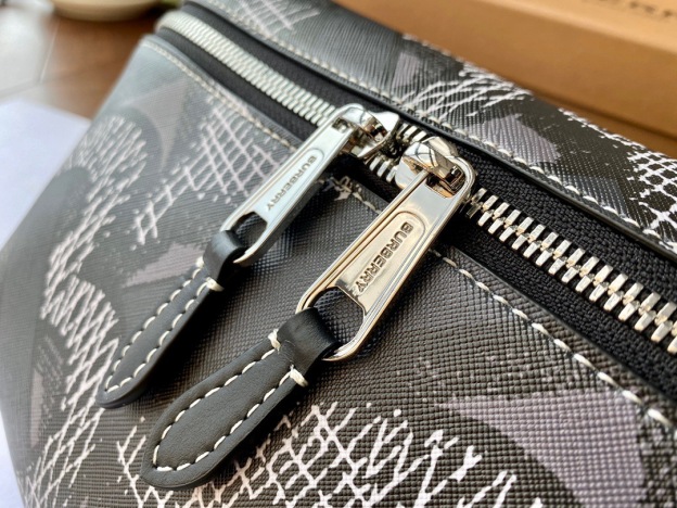 バーバリー「Burberry」クラシックチェック ウエストバッグ