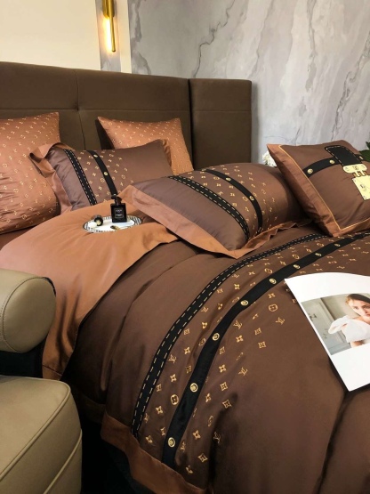 ルイ・ヴィトン「Louis Vuitton」プレミアムコットン ゴールド＆シルバー刺繍 4点セット