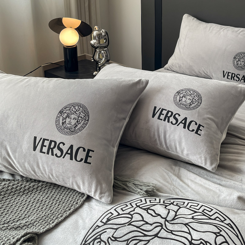 ヴェルサーチ「Versace」プレミアム クリスタルベルベット プリント 4点セット
