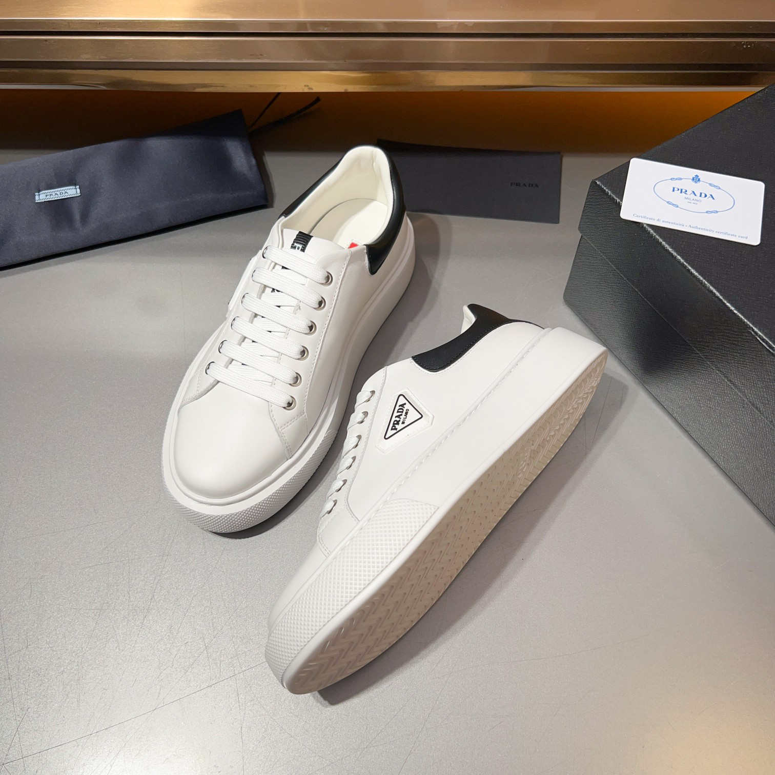 プラダ［Prada］ Cloudbust スニーカー（メンズ）