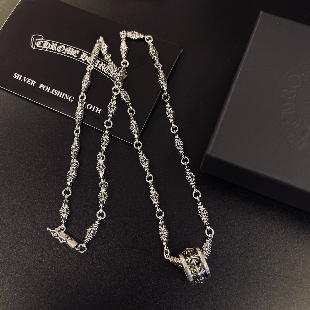 クロムハーツ「Chrome Hearts」のクラシックネックレス - 日常に上品なアクセントを添えるユニセックスモデル
