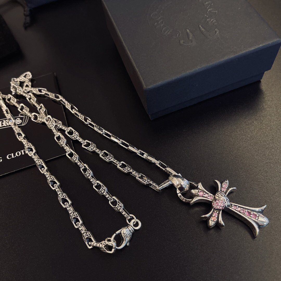 クロムハーツ「Chrome Hearts」のクラシックネックレス - 日常に上品なアクセントを添えるユニセックスモデル