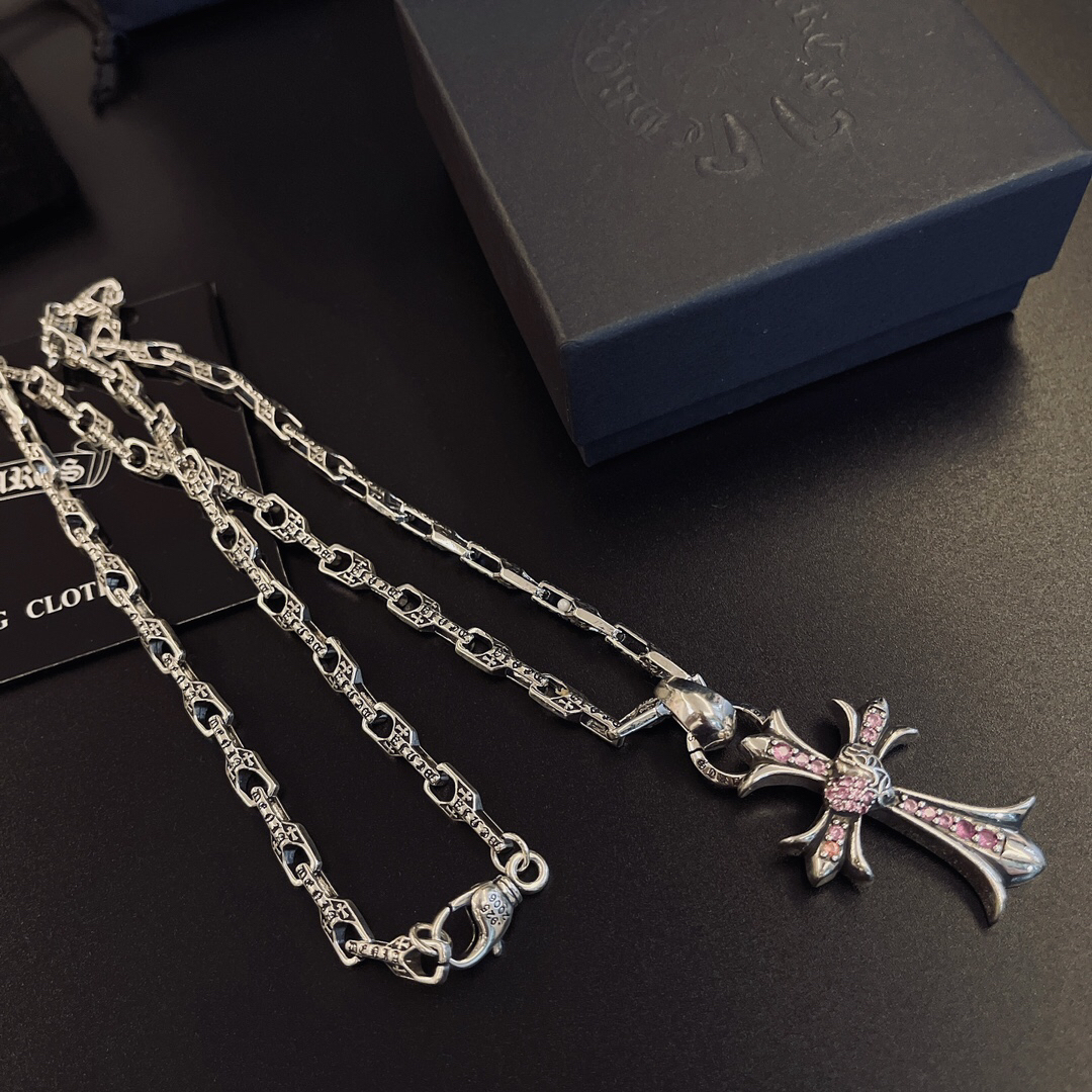 クロムハーツ「Chrome Hearts」のクラシックネックレス - 日常に上品なアクセントを添えるユニセックスモデル