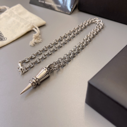 クロムハーツ「Chrome Hearts」のクラシックネックレス - 日常に上品なアクセントを添えるユニセックスモデル