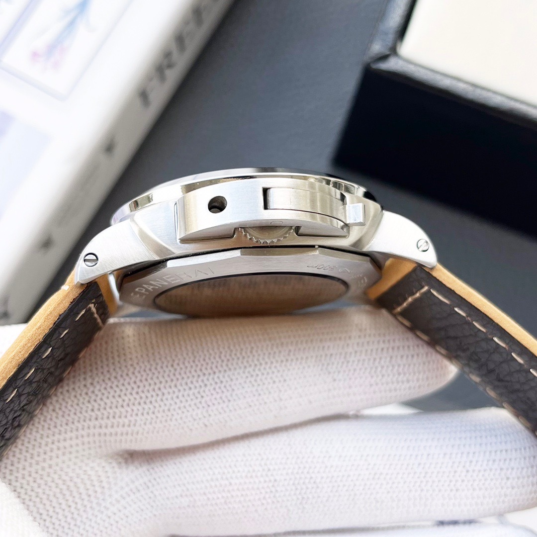 パネライ［Panerai］LUMINOR 1950 自動機械腕時計46MM