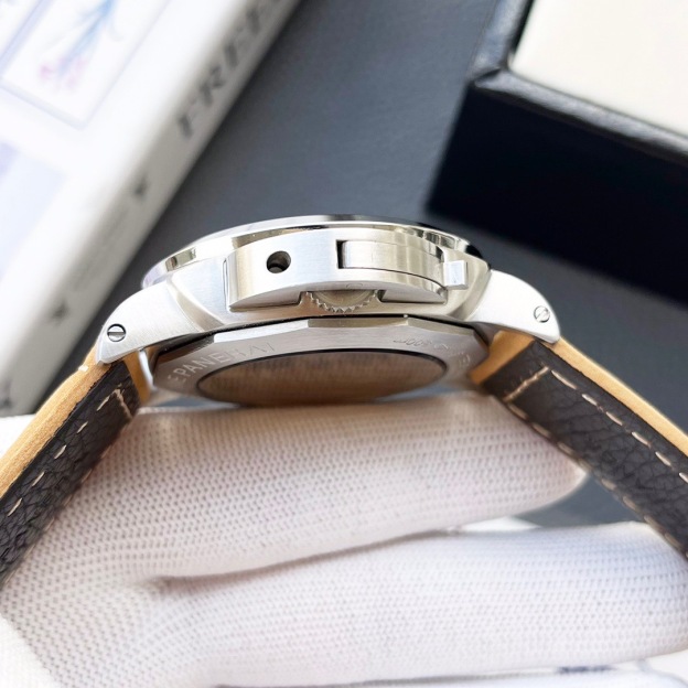 パネライ［Panerai］LUMINOR 1950 自動機械腕時計46MM