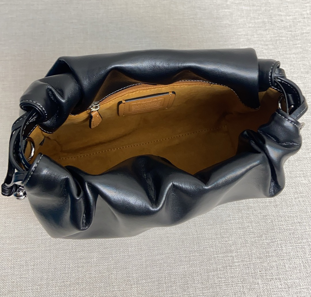 コーチ「Coach」Faye クラウド ショルダーバッグ