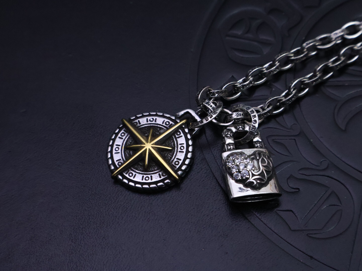 クロムハーツ「Chrome Hearts」のクラシックネックレス - 日常に上品なアクセントを添えるユニセックスモデル