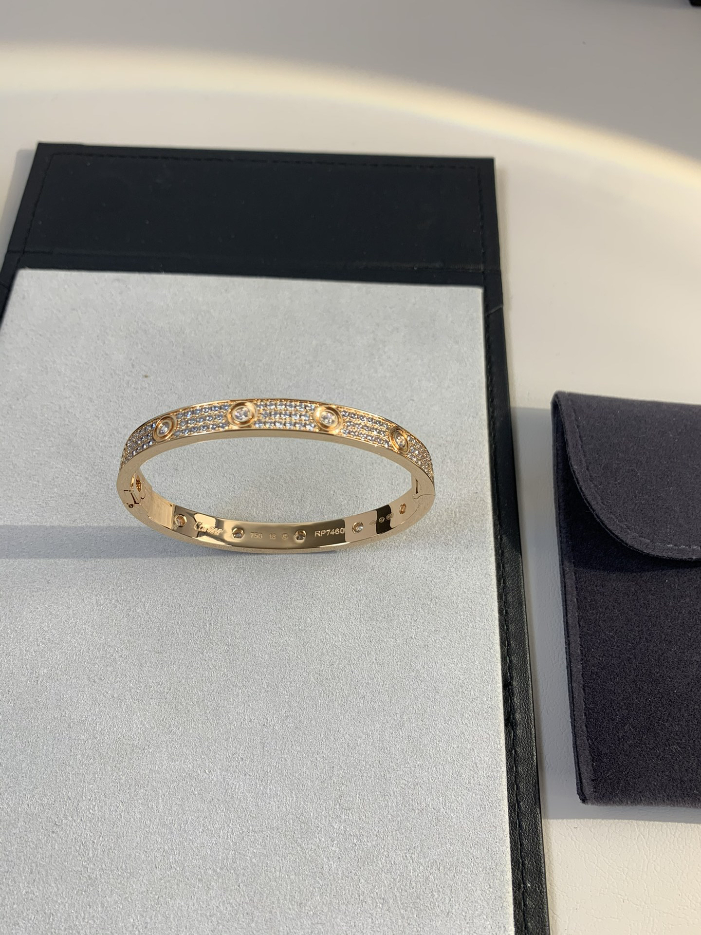カルティエ「Cartier」ラブ ワイド ダイヤモンド ブレスレット