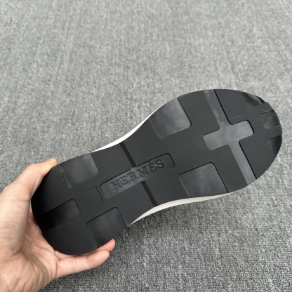 エルメス［Hermès］ メンズ テックハイブリッド スニーカー