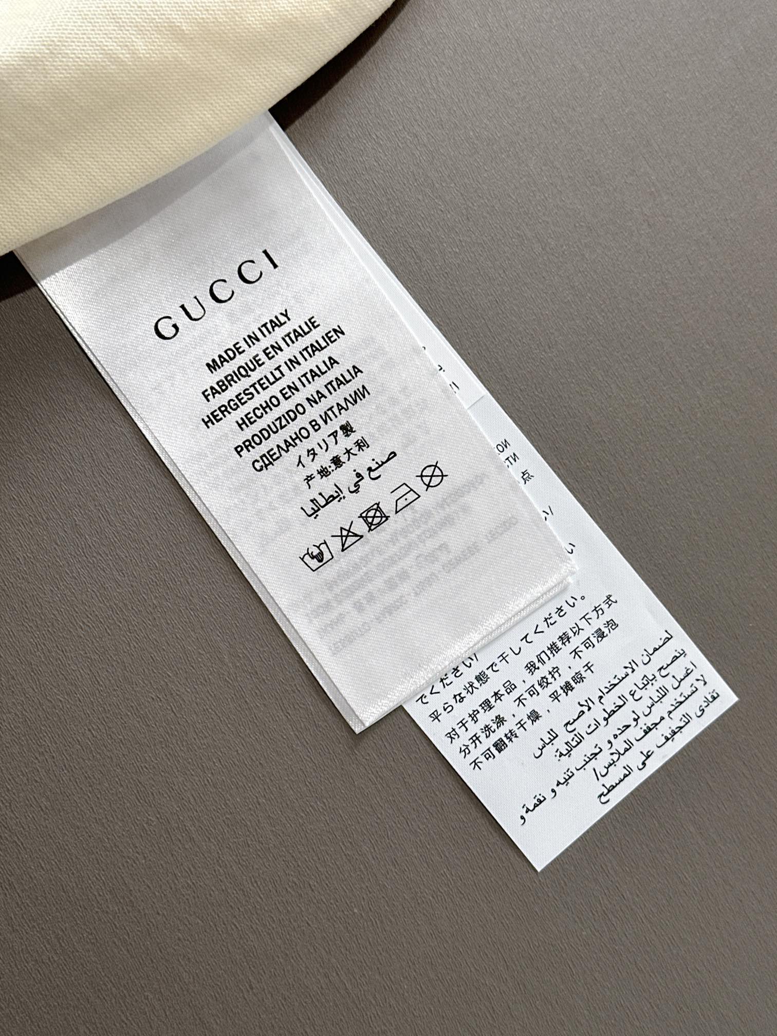 グッチ「Gucci」革刺繍アルファベットlog半袖Tシャツ