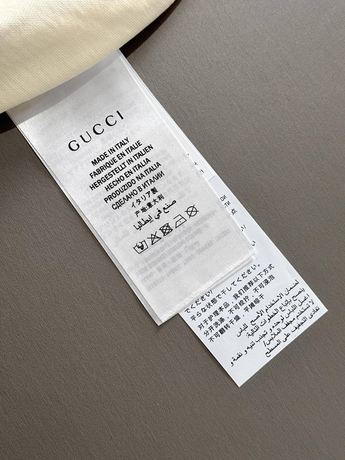 グッチ「Gucci」革刺繍アルファベットlog半袖Tシャツ
