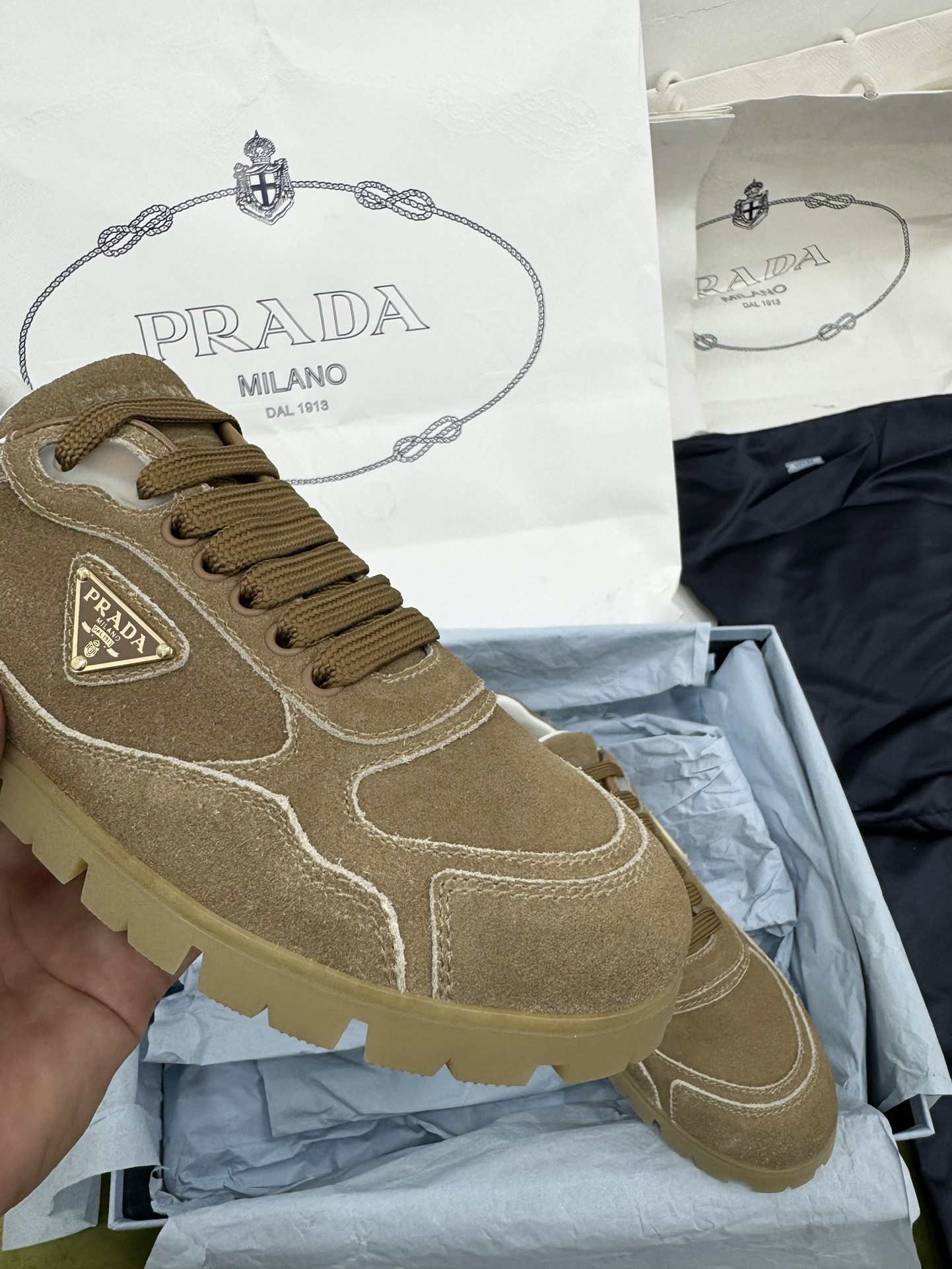 プラダ［Prada］ America's Cup キャンバススニーカー（ユニセックス）