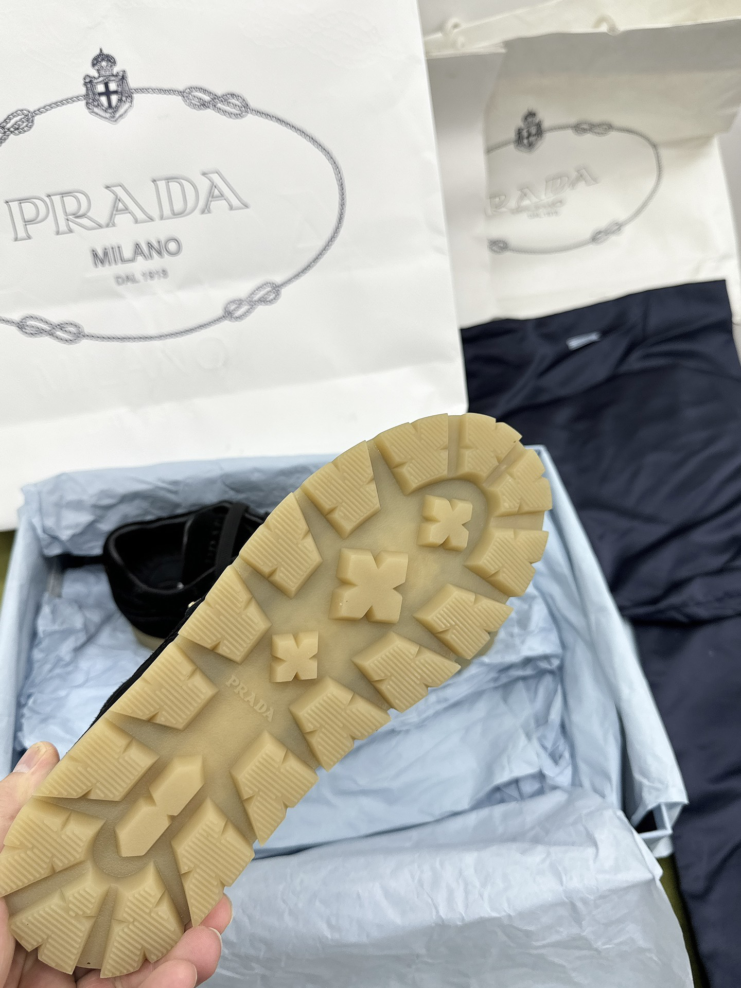 プラダ［Prada］ America's Cup キャンバススニーカー（ユニセックス）