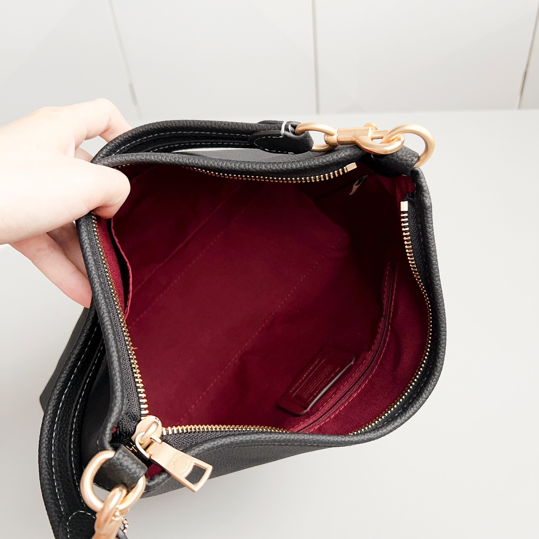 コーチ「Coach」 ニューコレクション Laurela アンダーアームバッグ