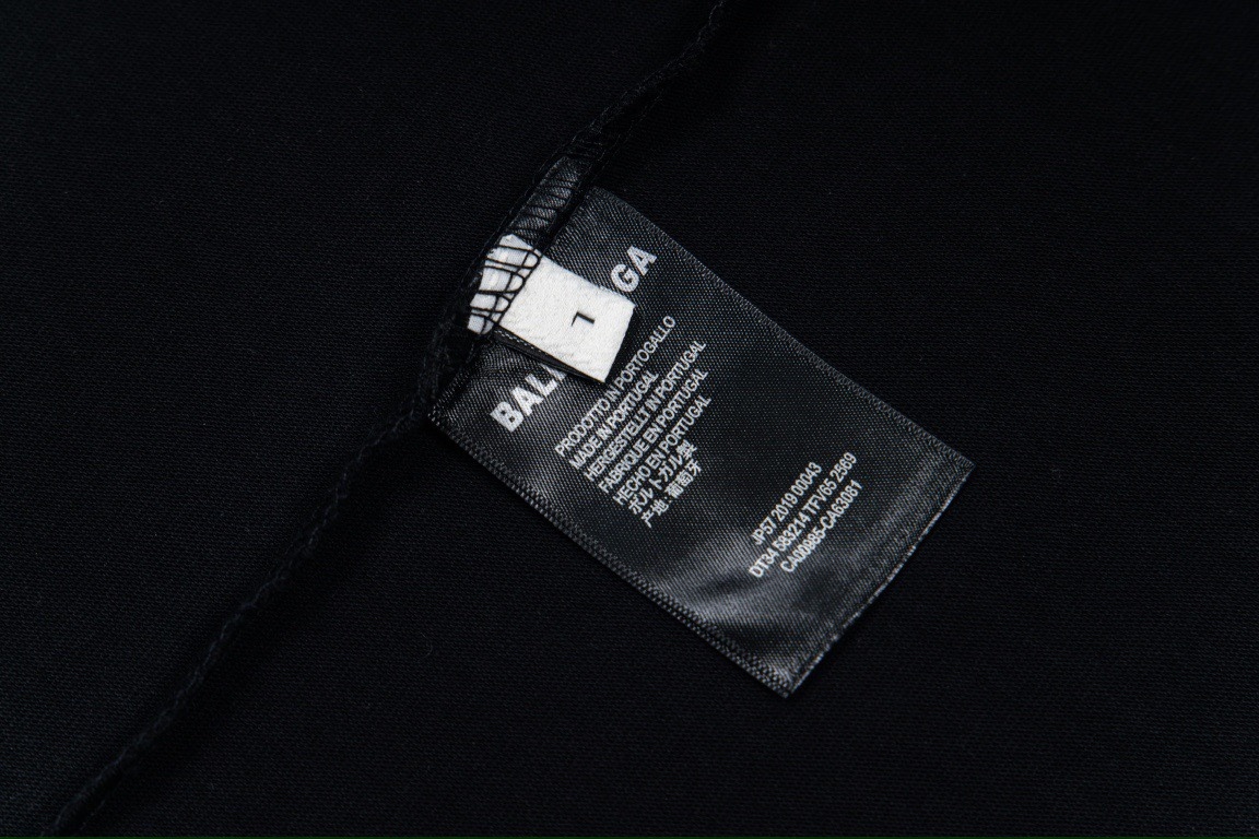 バレンシアガ「Balenciaga」流体文字クラシックプリント半袖