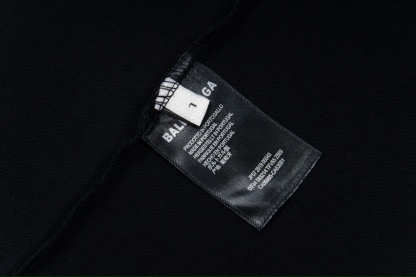 バレンシアガ「Balenciaga」流体文字クラシックプリント半袖