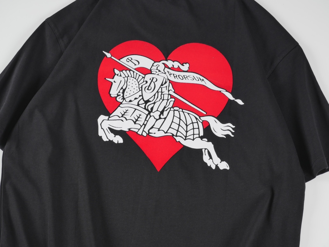 バーバリー「Burberry」 ハート＆ホースロゴ プリント Tシャツ