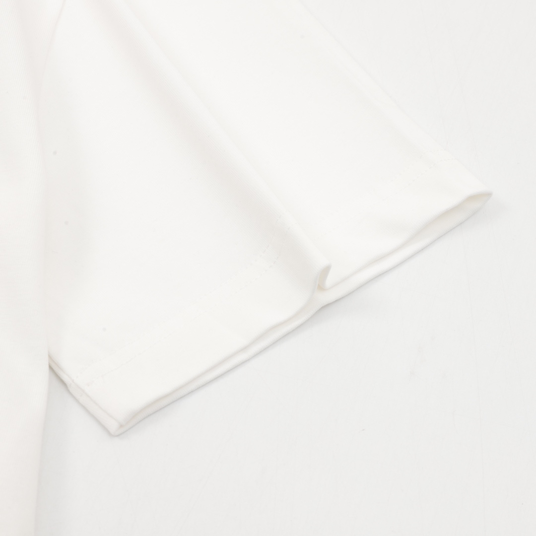 プラダ「Prada」3D ブラッシュド グラフィティ エンブロイダリー Tシャツ