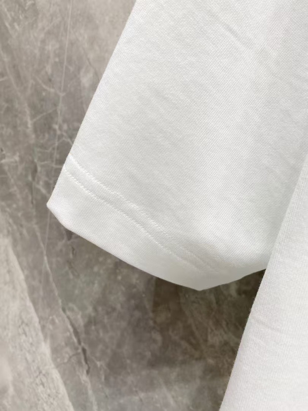 ヴェルサーチ「Versace」2025SS プレミアムロゴ クルーネックTシャツ