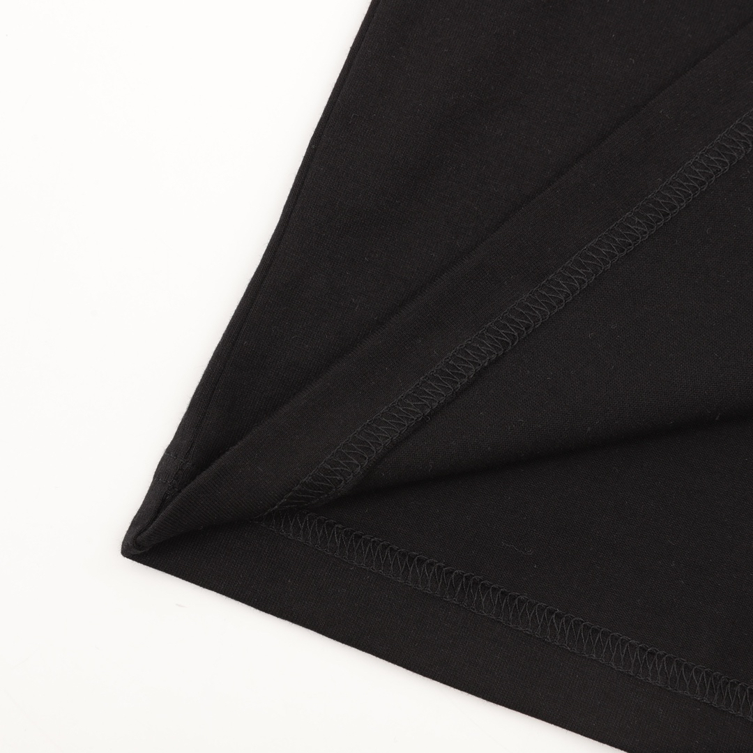 バーバリー「Burberry」クラシック シャドウレタリング プリント Tシャ