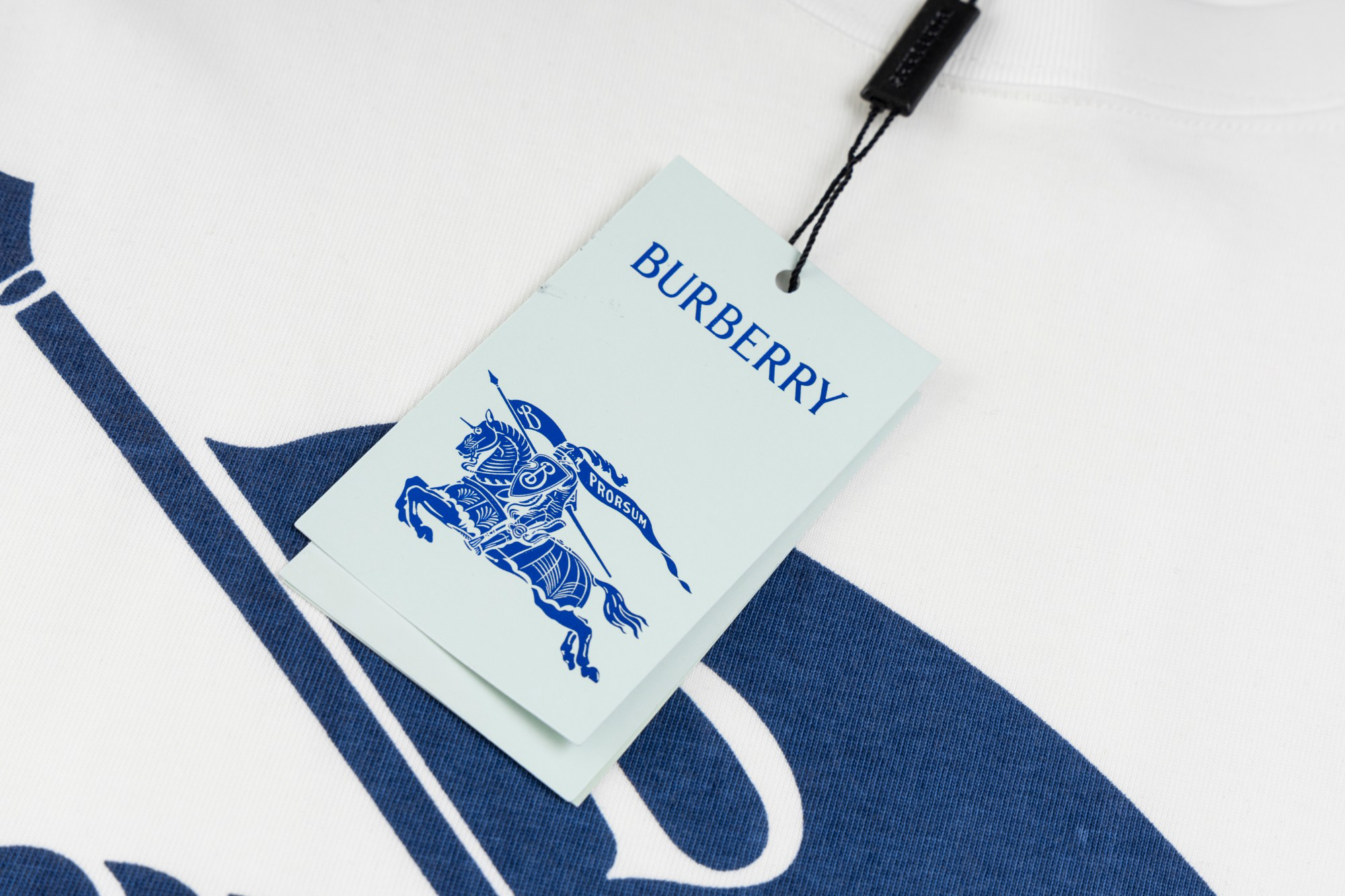 バーバリー「Burberry」グランドホース エンブレム Tシャツ