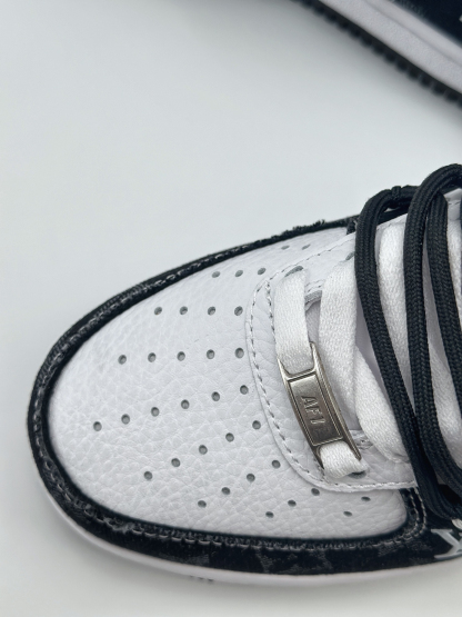 「コラボモデル」Louis Vuitton x Nike Air Force 1 Low スニーカー