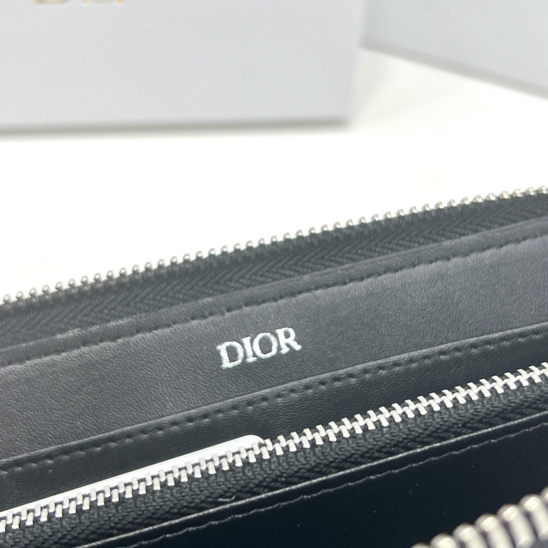 ディオール「Dior」CDダイヤモンド ロングジップウォレット