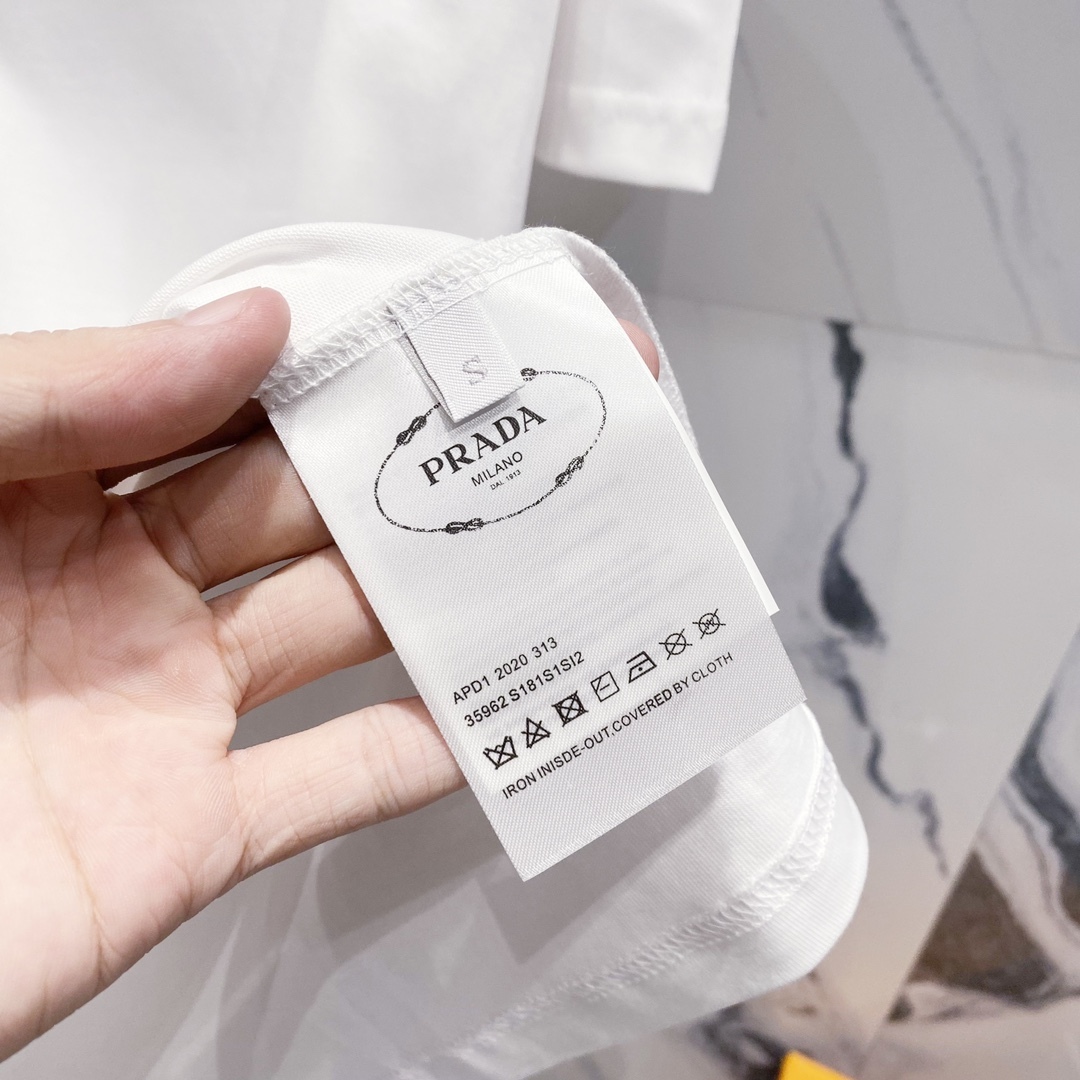 プラダ「Prada」2025SS 260g クラシックロゴ クルーネックTシャツ