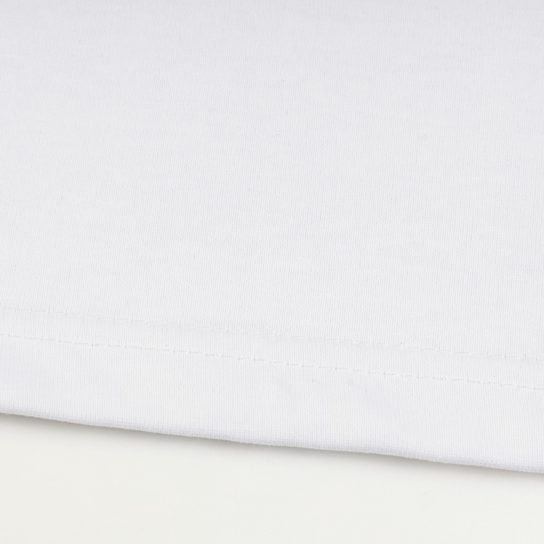 バーバリー「Burberry」ゴールドリーフ ロゴ クルーネック Tシャツ