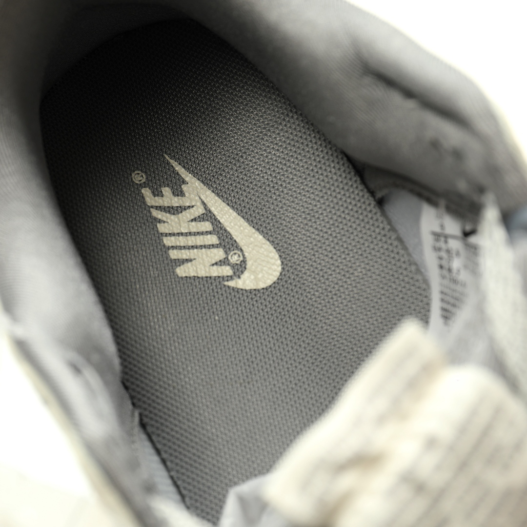 「コラボモデル」The North Face x Nike SB Dunk Low  オフホワイトグレー スケートボードシューズ