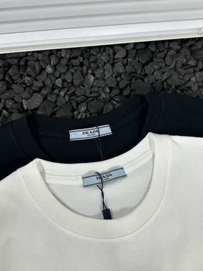 プラダ「Prada」2025SS クラシックトライアングルロゴ カップルTシャツ