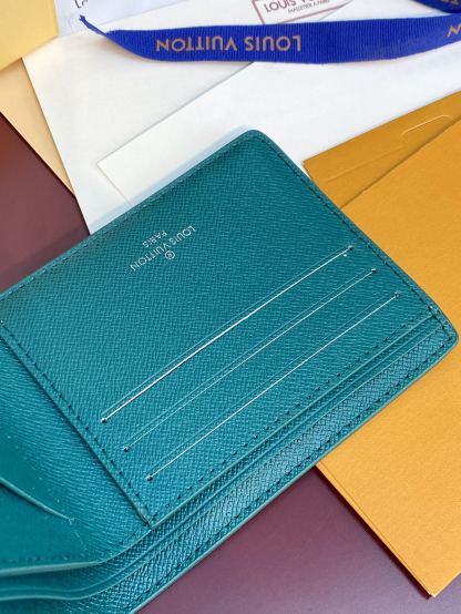 ルイ-ヴィトン(Louis Vuitton) マルチプル ウォレット - グリーン