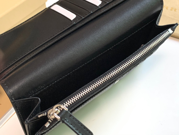 バーバリー「Burberry」London チェック 二つ折り財布