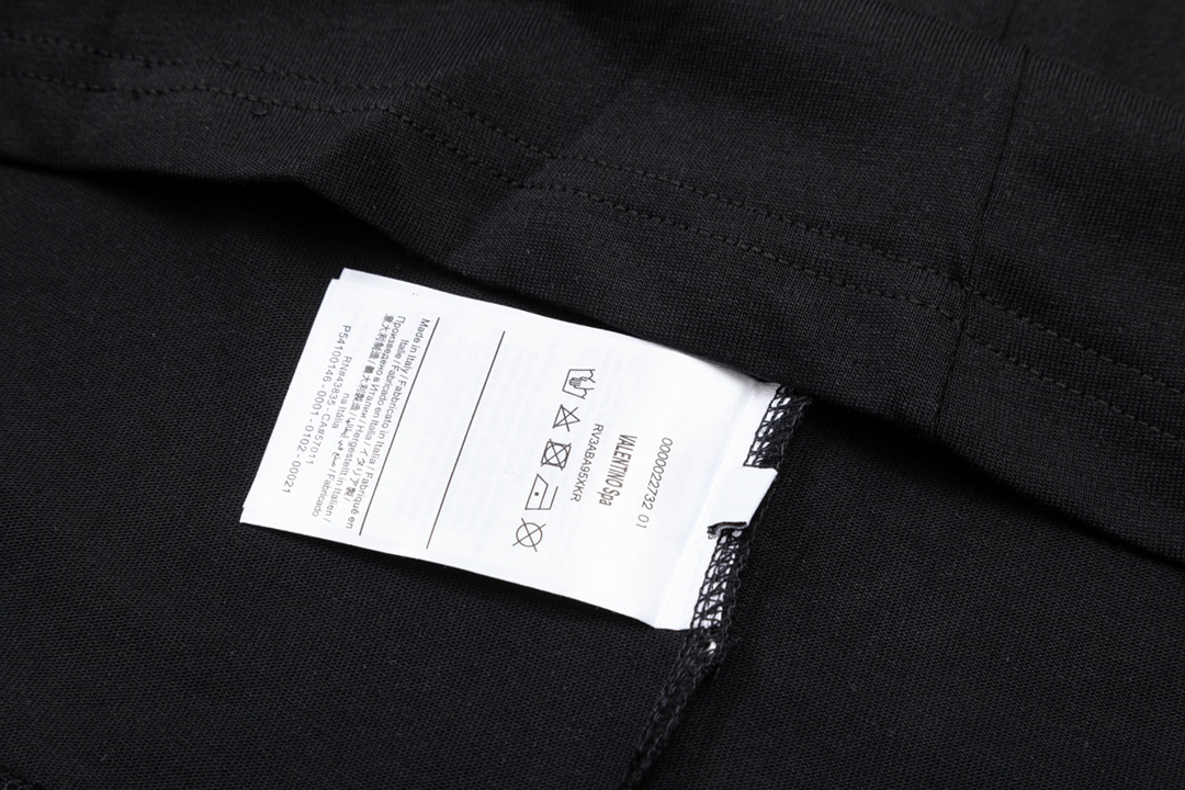 ヴァレンティノ「Valentino」アルファベット刺繍ゴーストパターンロゴクラシック識別子プリント