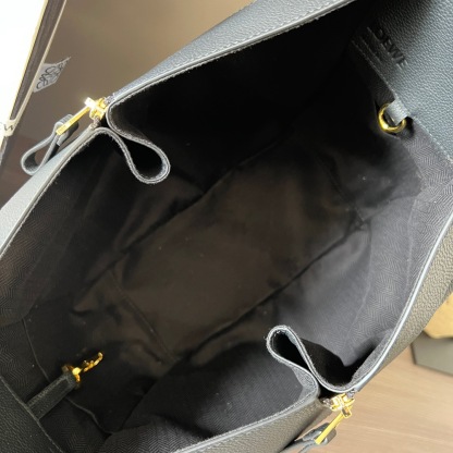 ロエベ「Loewe」Hammock Compact cow leather ハンドバッグ