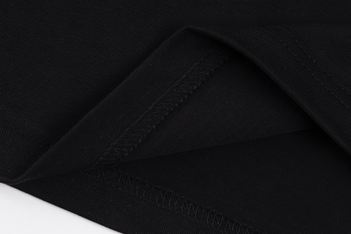 サンローラン「Saint Laurent」カラフルグラフィティロゴ ショートスリーブTシャツ