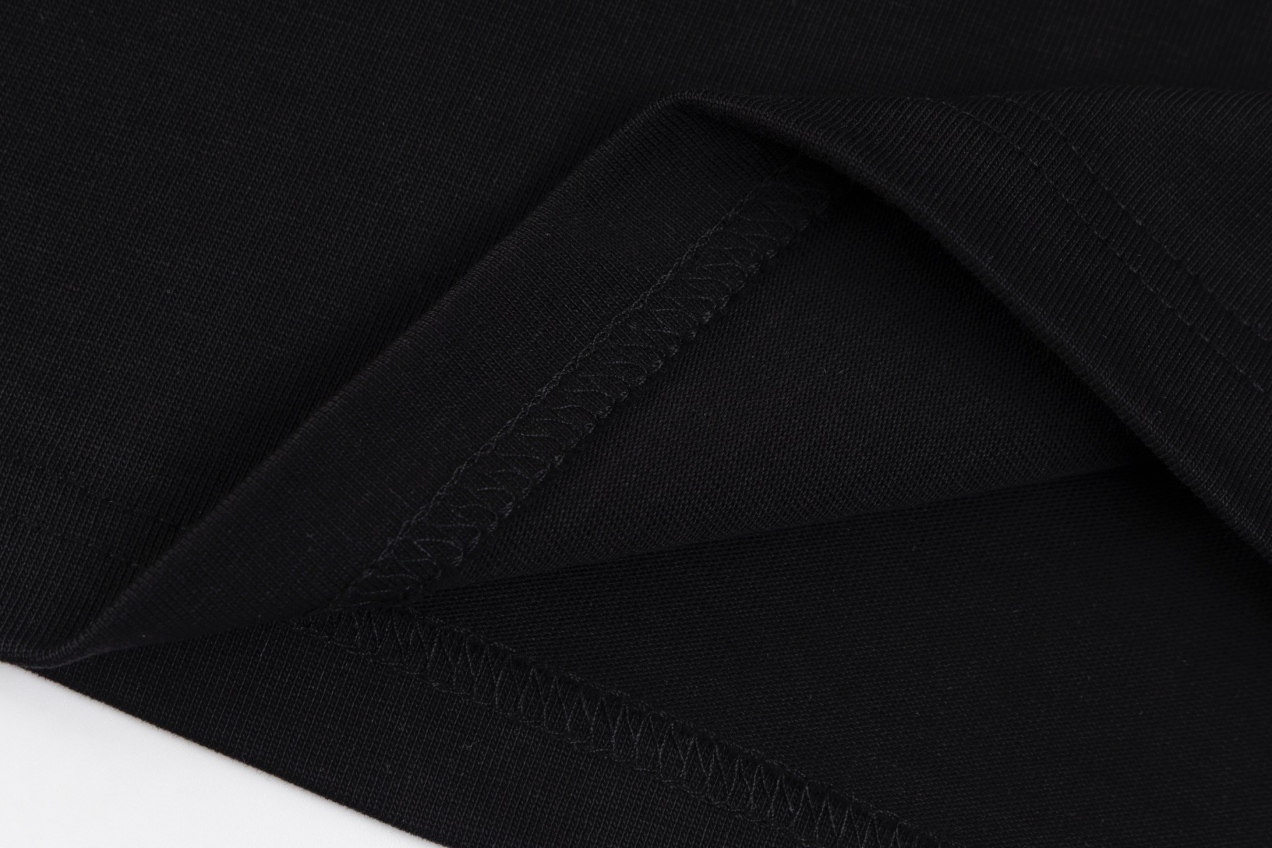 サンローラン「Saint Laurent」カラフルグラフィティロゴ ショートスリーブTシャツ