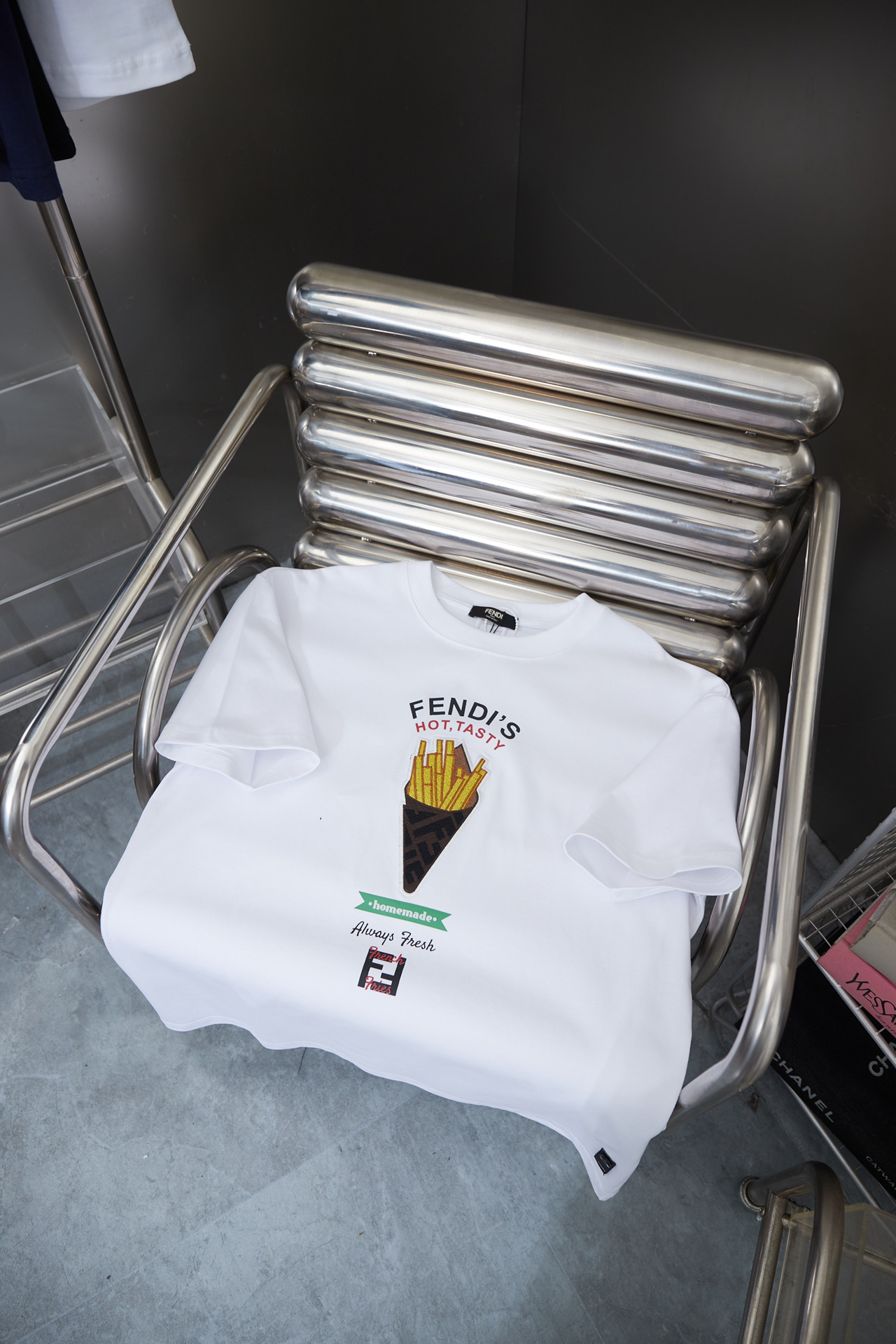 フェンディ「Fendi」2025SS 春夏新作 ラウンドネック ファッショナブルTシャツ