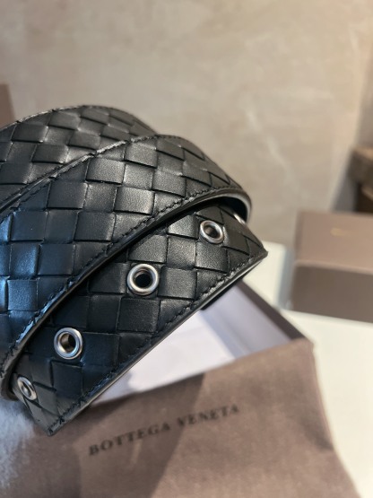 ボッテガ ヴェネタ「Bottega Veneta」ラージ イントレッチオ エンボス ベルト100CM