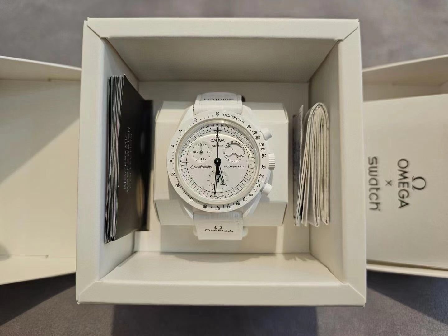 スウォッチ「Swatch」x オメガ「Omega」ミッション・トゥ・ザ・ムーンフェイズ バイオセラミック 腕時計42MM