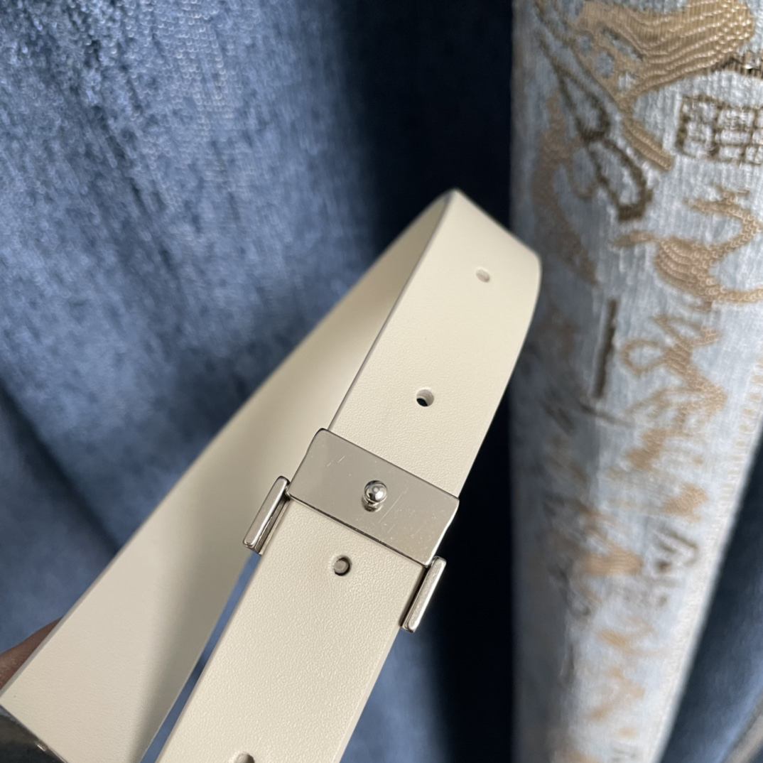 ボッテガ ヴェネタ「Bottega Veneta」トライアングルバックルベルト レディース 新作100CM