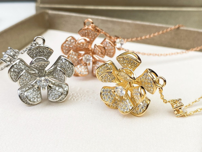 ブルガリ「Bvlgari」 DIVAS’ DREAM 回転式フルダイヤモンドフラワーネックレス41-43cm