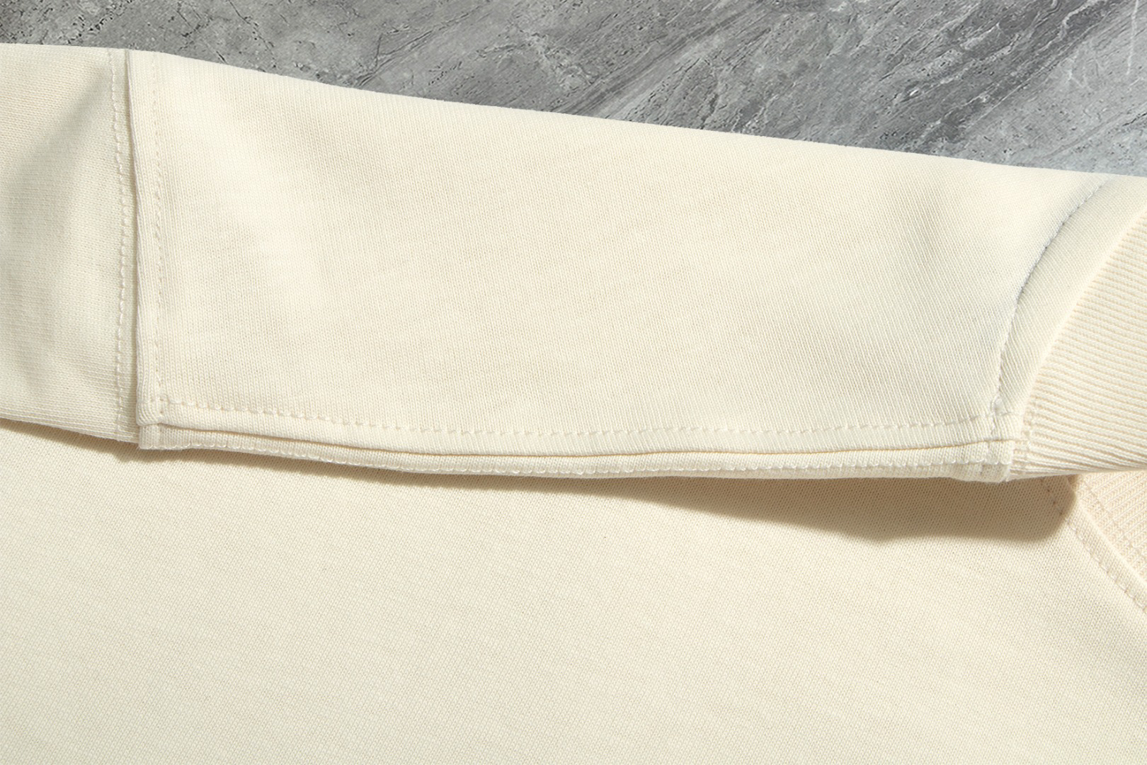 【ワンフォーワン】モンクレール「Moncler」ロゴエンブロイダリー クルーネックTシャツ【在庫僅少】